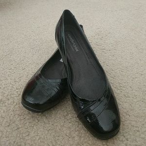 Black dress flats